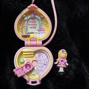 Vintage Polly Pocket Pretty Present Locket (1992)